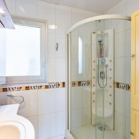 Le Port De By Interhome