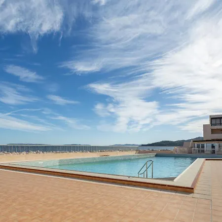 아파트 Le Port De By Interhome